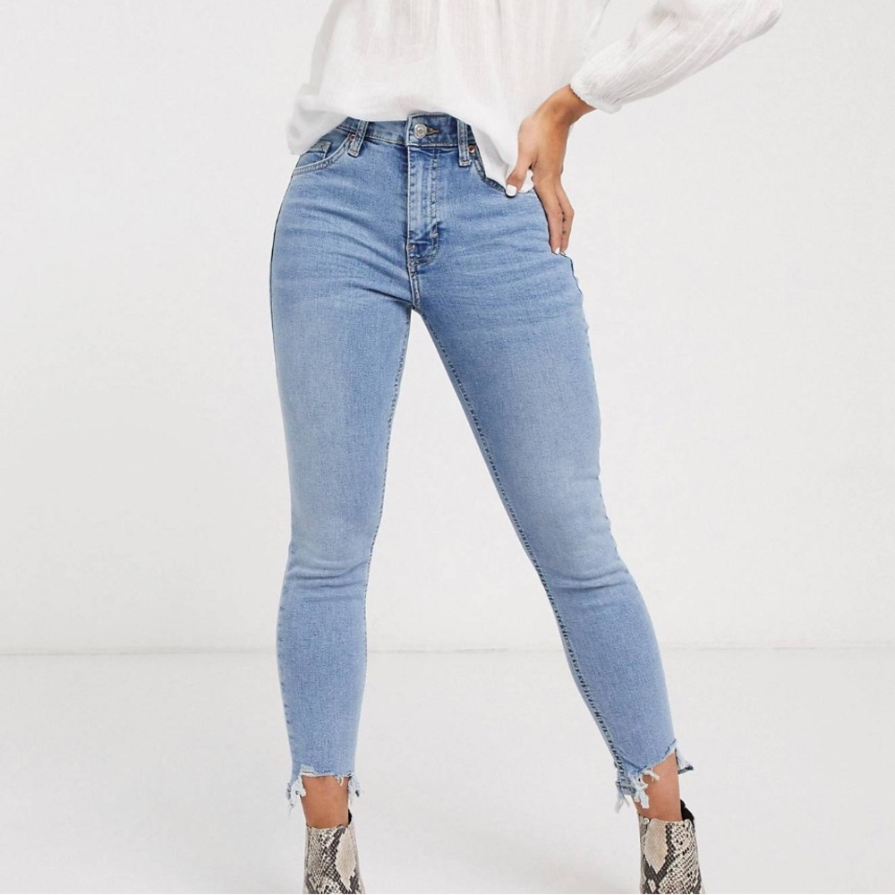 Topshop Petite Jamie jeans with jagged hem detailing in bleach